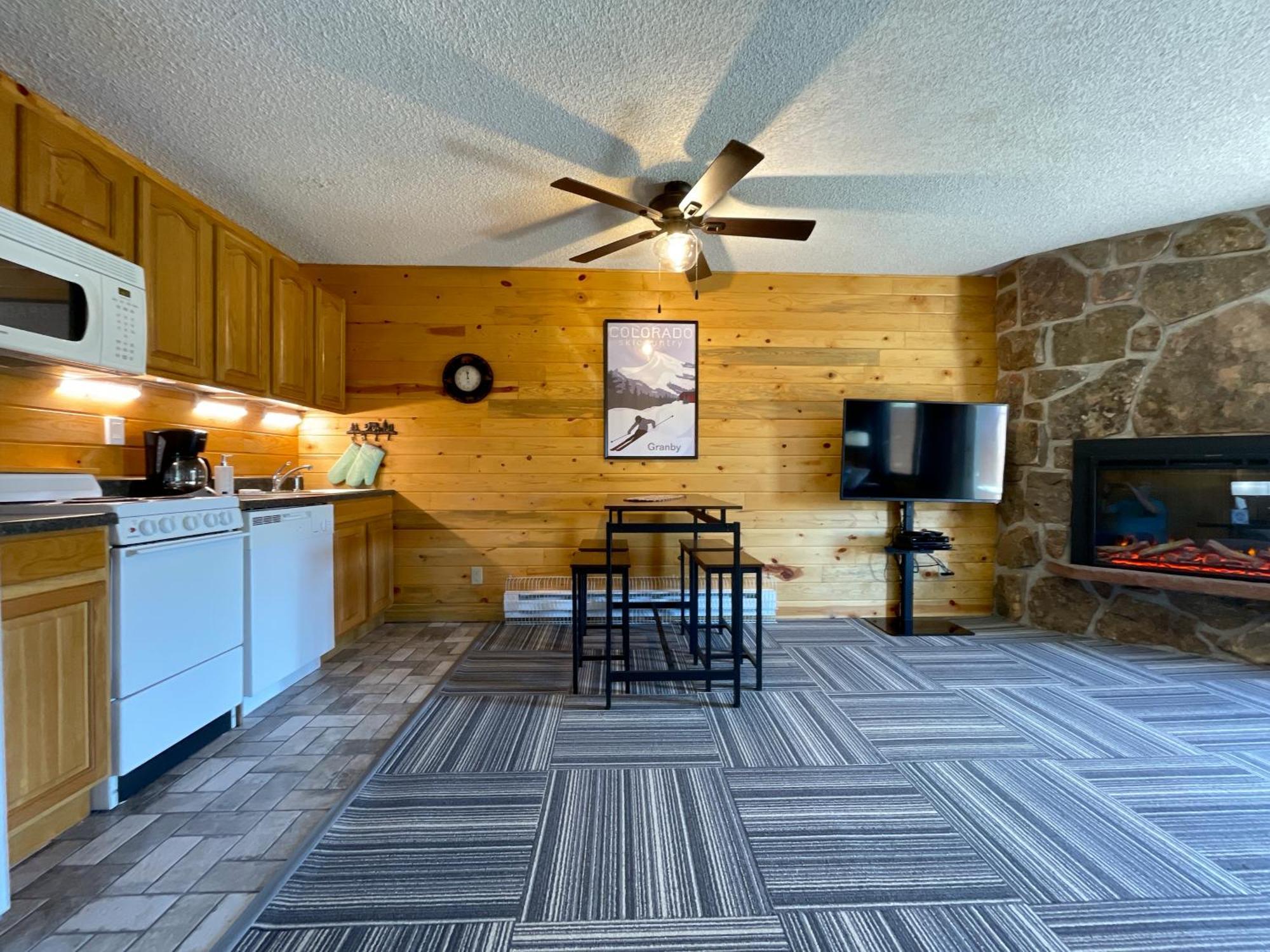 Appartamento Relax, Adventure, Views, Amenities+Memories Granby Esterno foto